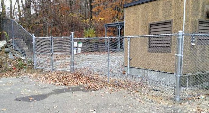 Decorative chainlink fence